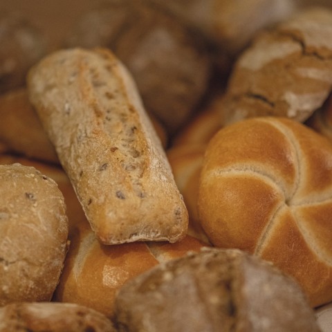 The picture shows the large selection of bread baskets.