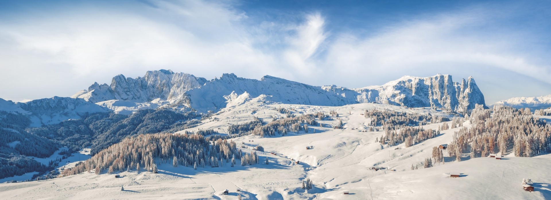 Der Schlern und die Seiser Alm im Winter.