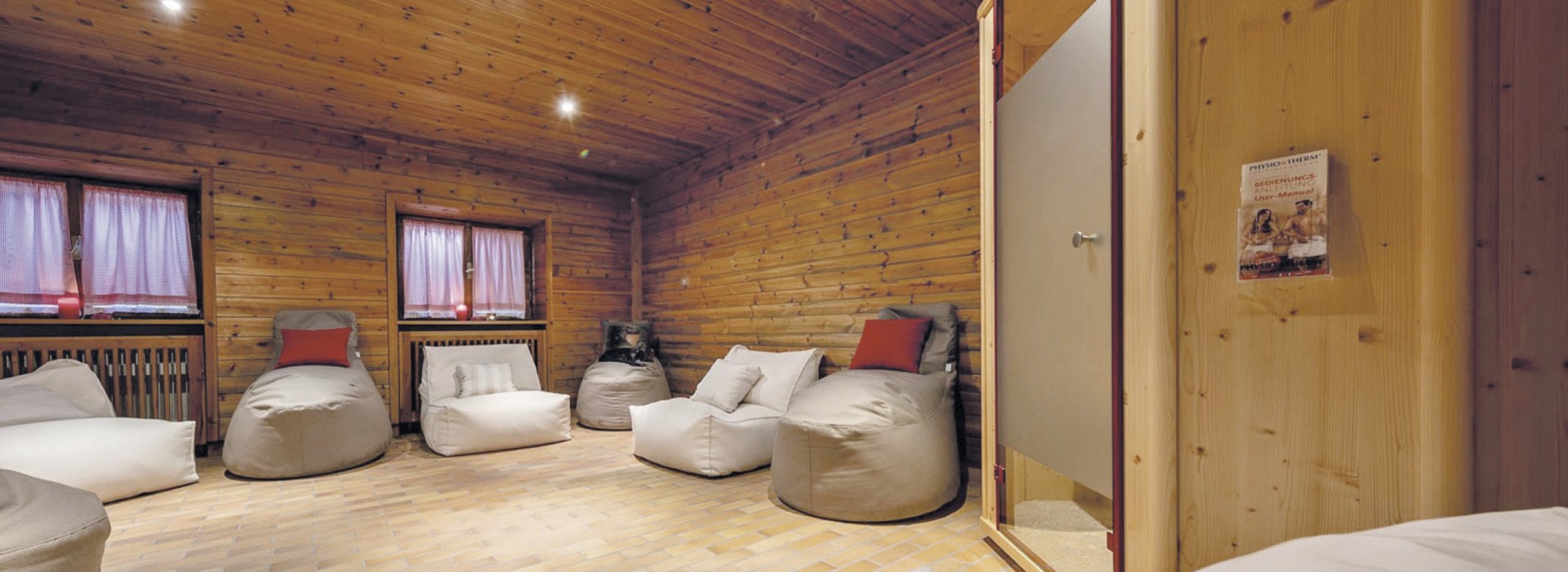 Ruheraum mit Sauna.