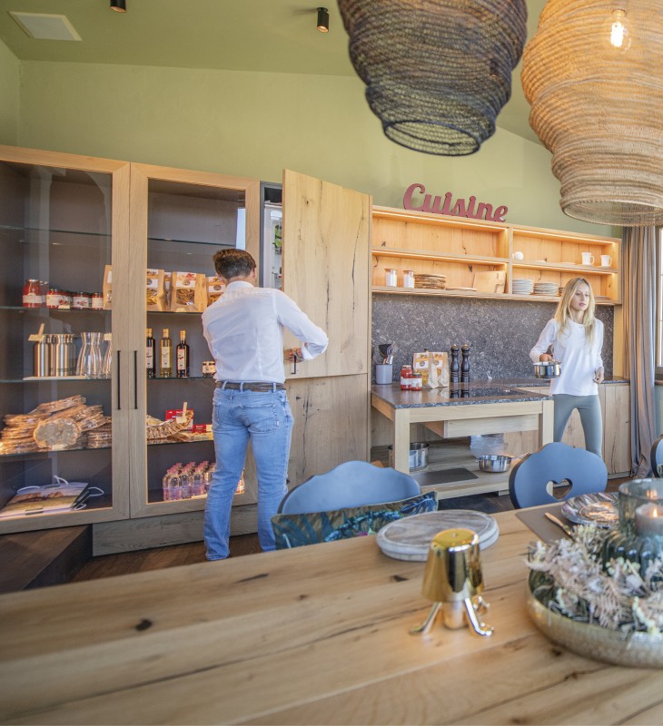 Manachmal kochen auch Julian und Nora gemeinsam in der Gemeinschaftsküche.